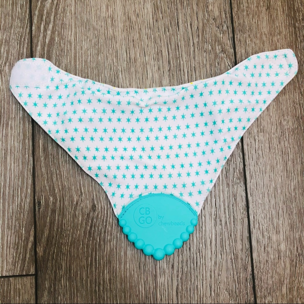CHEWBEADS DROOL BIB W/ TEETHER